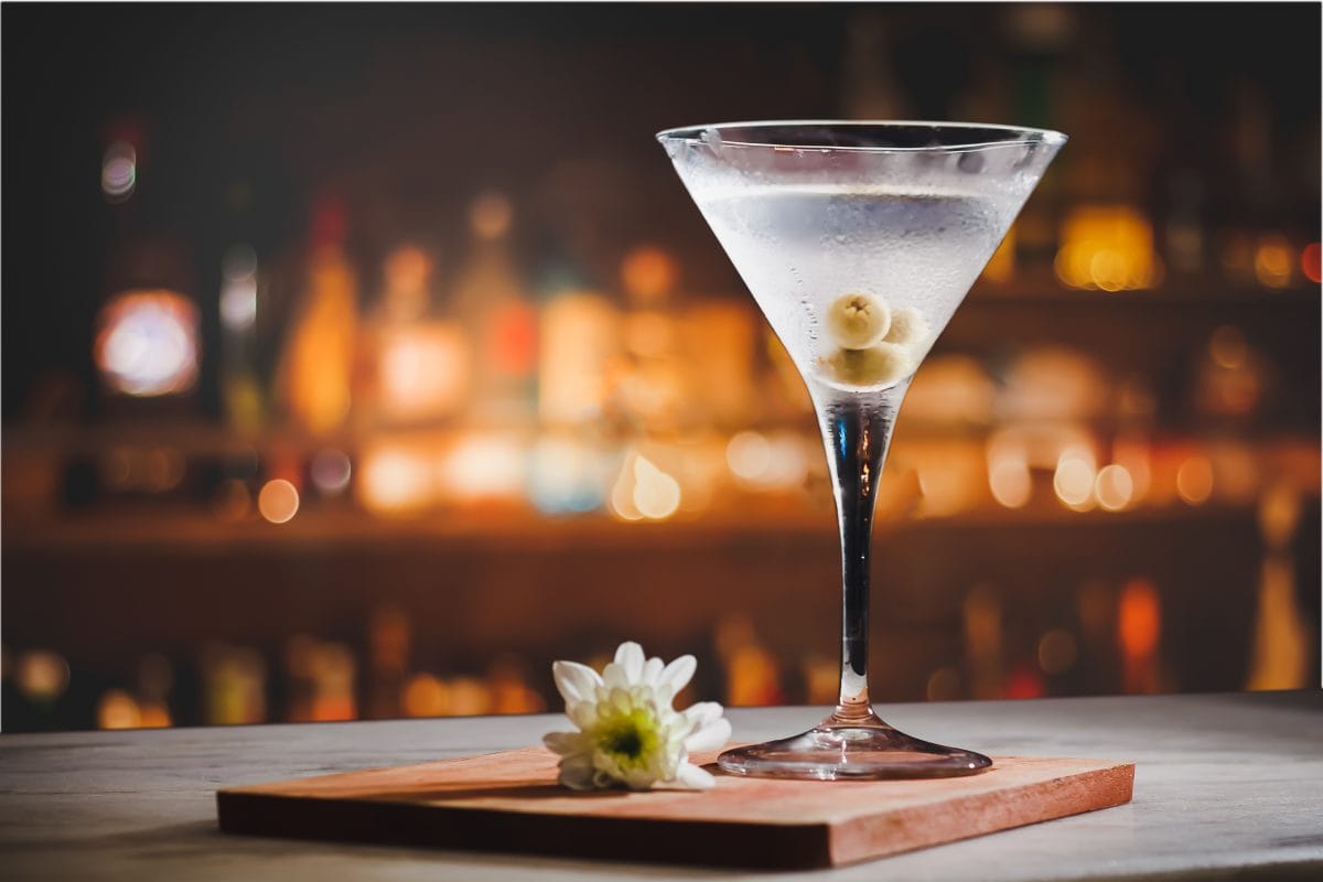Z czym pić Martini? Przepisy na najlepsze drinki