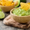 Z czym warto jeść guacamole Najlepsze propozycje