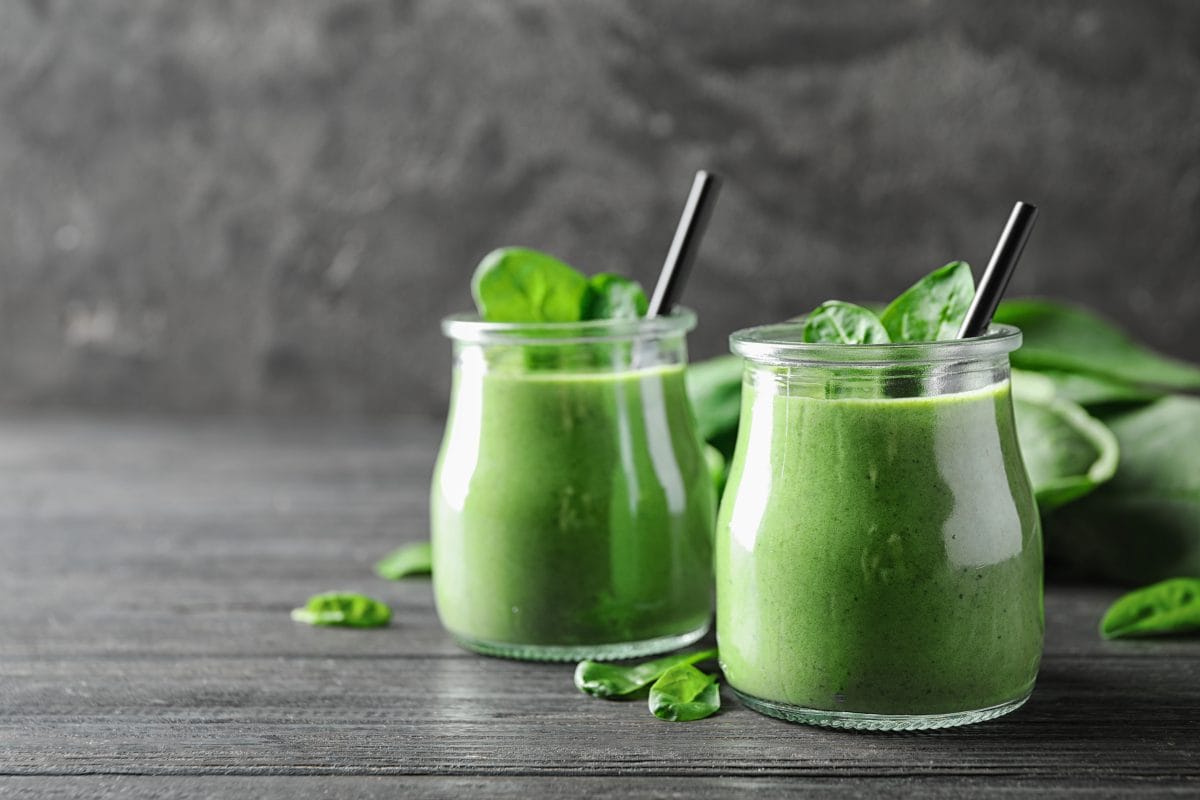 Najlepsze smoothie ze szpinakiem - przepisy