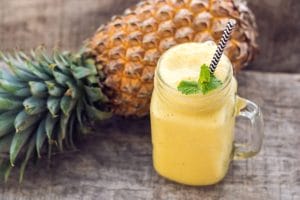 Pomysły na smoothie z ananasem
