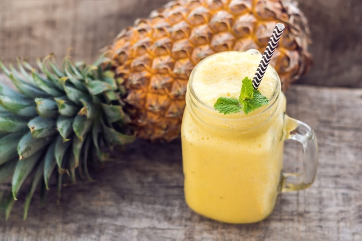 Pomysły na smoothie z ananasem