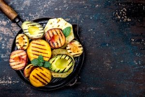 Najsmaczniejsze przepisy na grillowane owoce