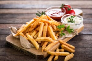 Domowe i mrożone frytki z piekarnika - przepisy i wskazówki
