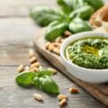 Przepis na domowe pesto z bazylii - najsmaczniejsze propozycje i wskazówki