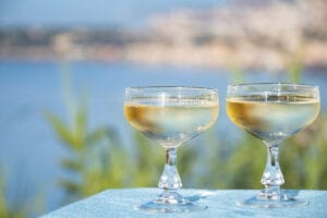pomysły na drinki z musującym winem Cava zwanym Hiszpańskim Szampanem