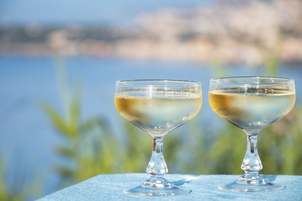 pomysły na drinki z musującym winem Cava zwanym Hiszpańskim Szampanem
